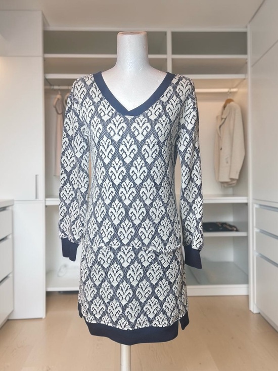 Hatley Dresses & Skirts - Hatley Navy & Cream Sweater‎ Dress XS Long Sleeve V Neck Knit Side Slit